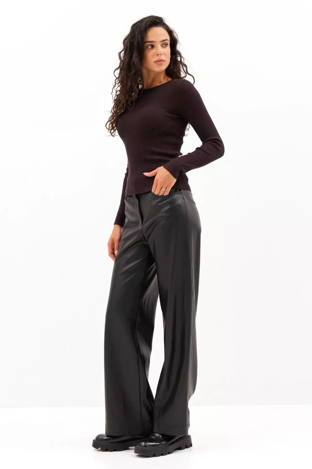 Лонгслів жіночий в рубчик коричневий 7_26_16629/коричневий Wear Me